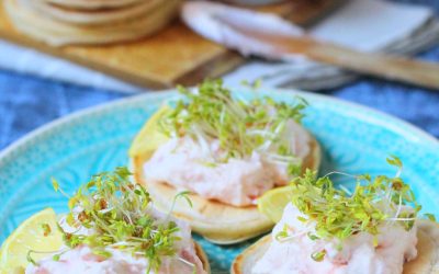 Füstölt lazackrémes blini