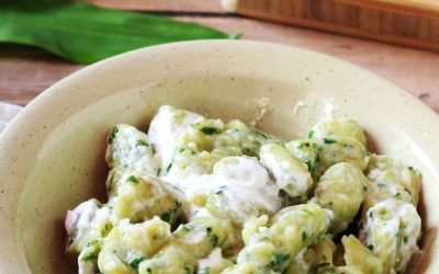 Medvehagyma gnocchi kecskesajttal
