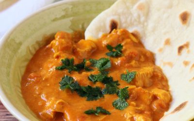 Madras csirke curry naan kenyérrel