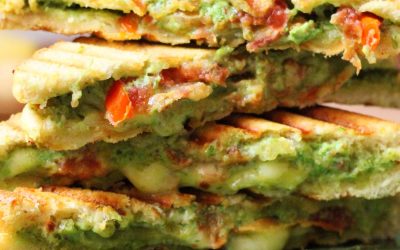 Medvehagyma pestos panini